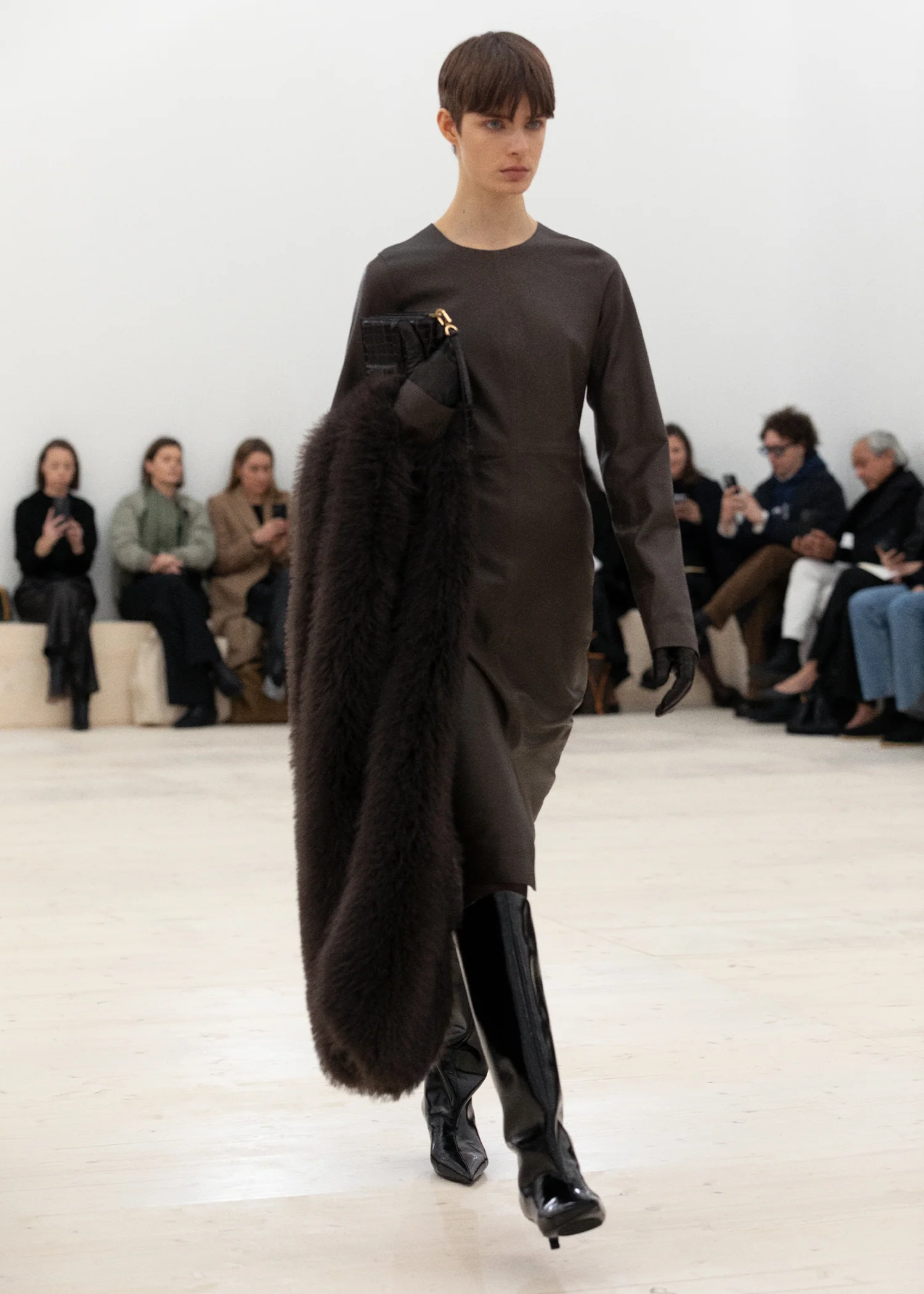 5x7_TOTEME_FW24_LOOK6_1