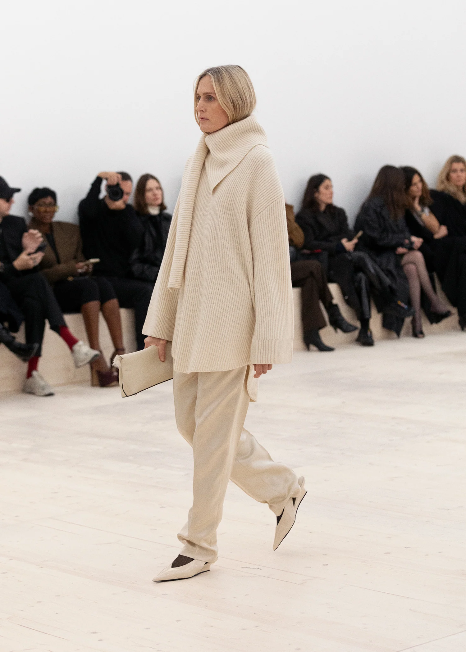 5x7_TOTEME_FW24_LOOK18_1