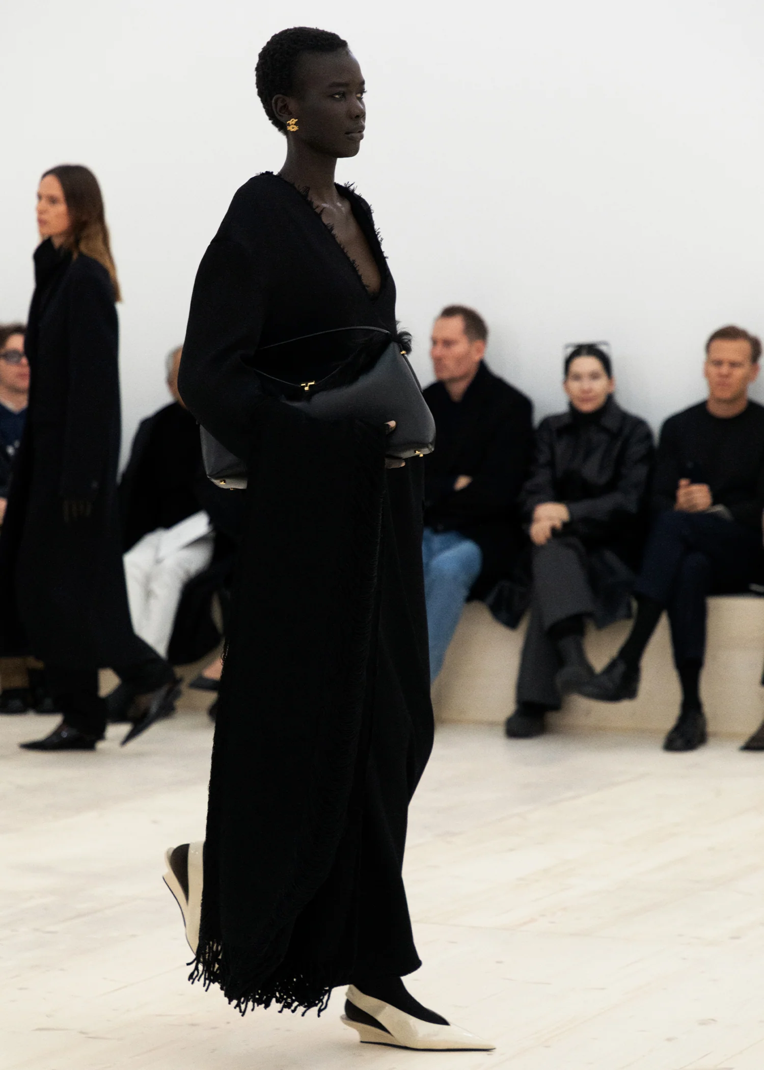 5x7_TOTEME_FW24_LOOK22_1