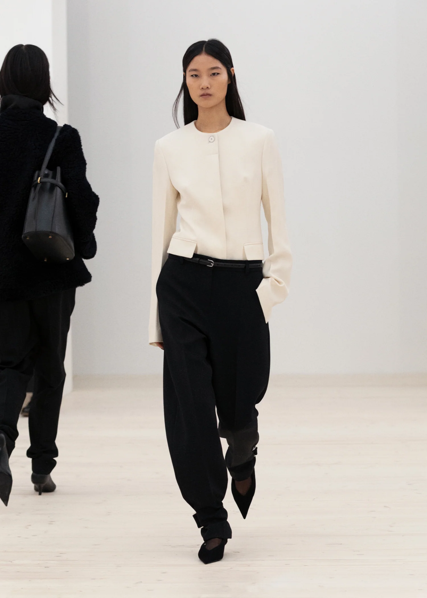 5x7_TOTEME_FW24_LOOK23_1