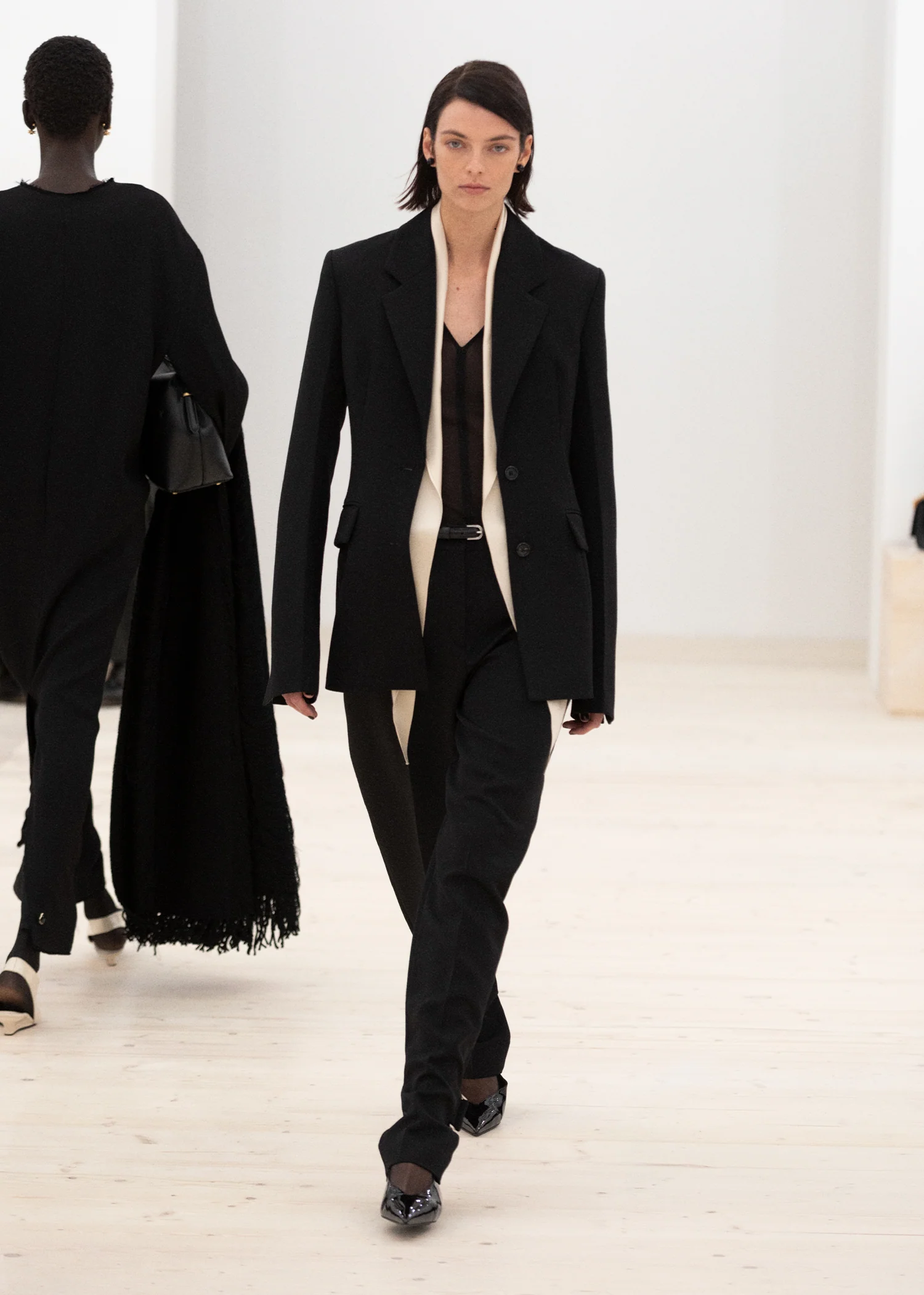 5x7_TOTEME_FW24_LOOK26_1