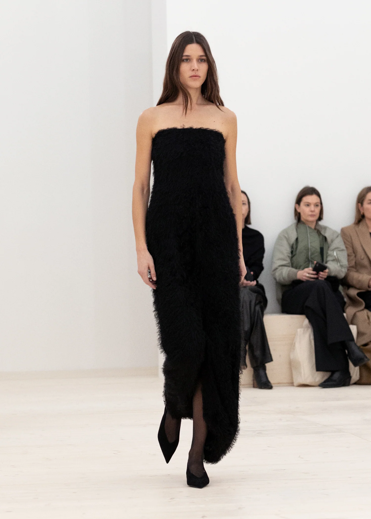 5x7_TOTEME_FW24_LOOK28_1