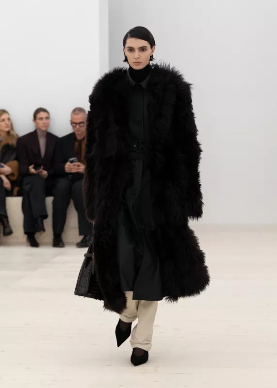 5x7_TOTEME_FW24_LOOK5_1