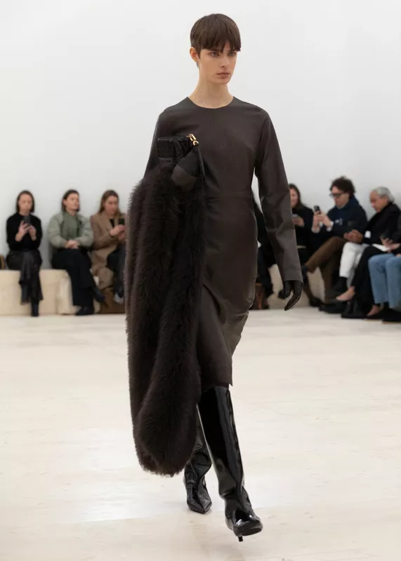 5x7_TOTEME_FW24_LOOK6_1
