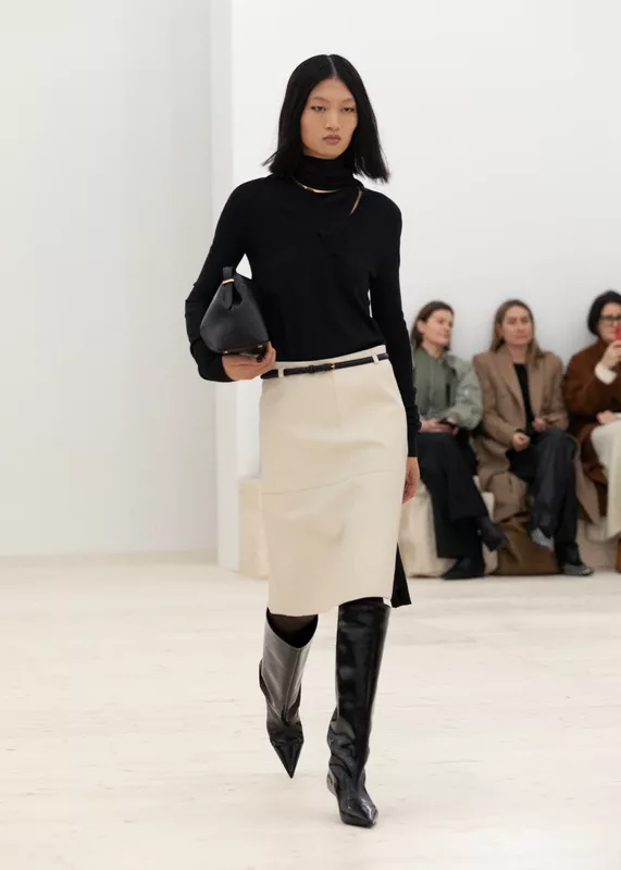5x7_TOTEME_FW24_LOOK7_1