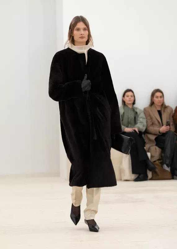 5x7_TOTEME_FW24_LOOK8_1