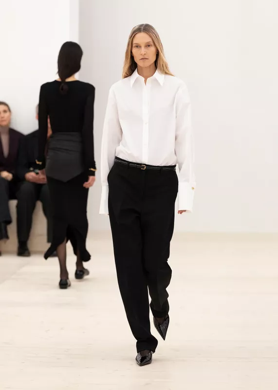 5x7_TOTEME_FW24_LOOK14_1