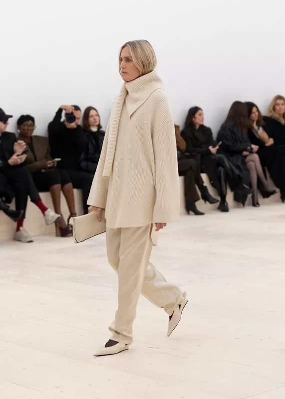 5x7_TOTEME_FW24_LOOK18_1
