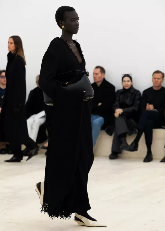 5x7_TOTEME_FW24_LOOK22_1