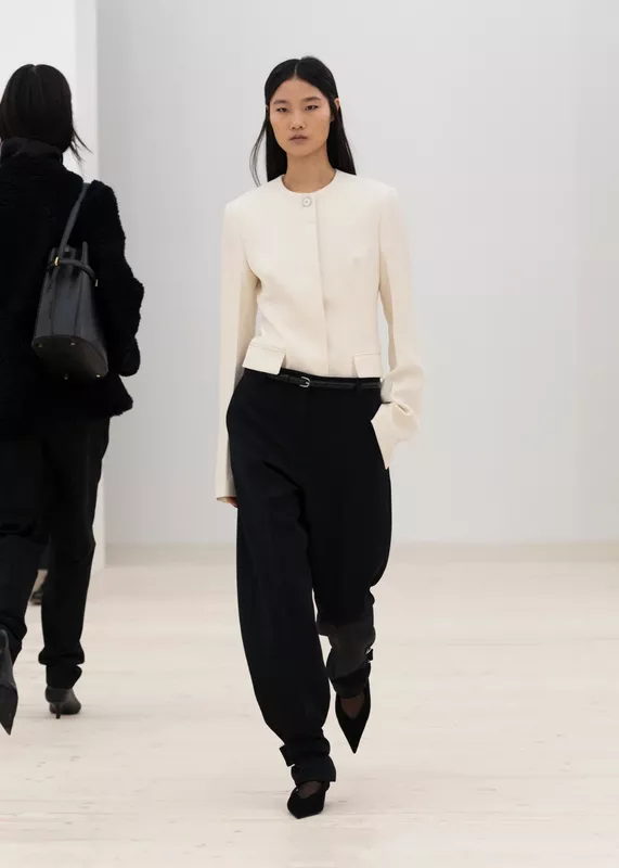 5x7_TOTEME_FW24_LOOK23_1