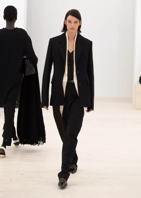 5x7_TOTEME_FW24_LOOK26_1