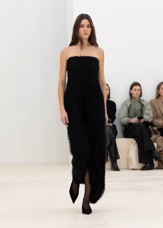 5x7_TOTEME_FW24_LOOK28_1