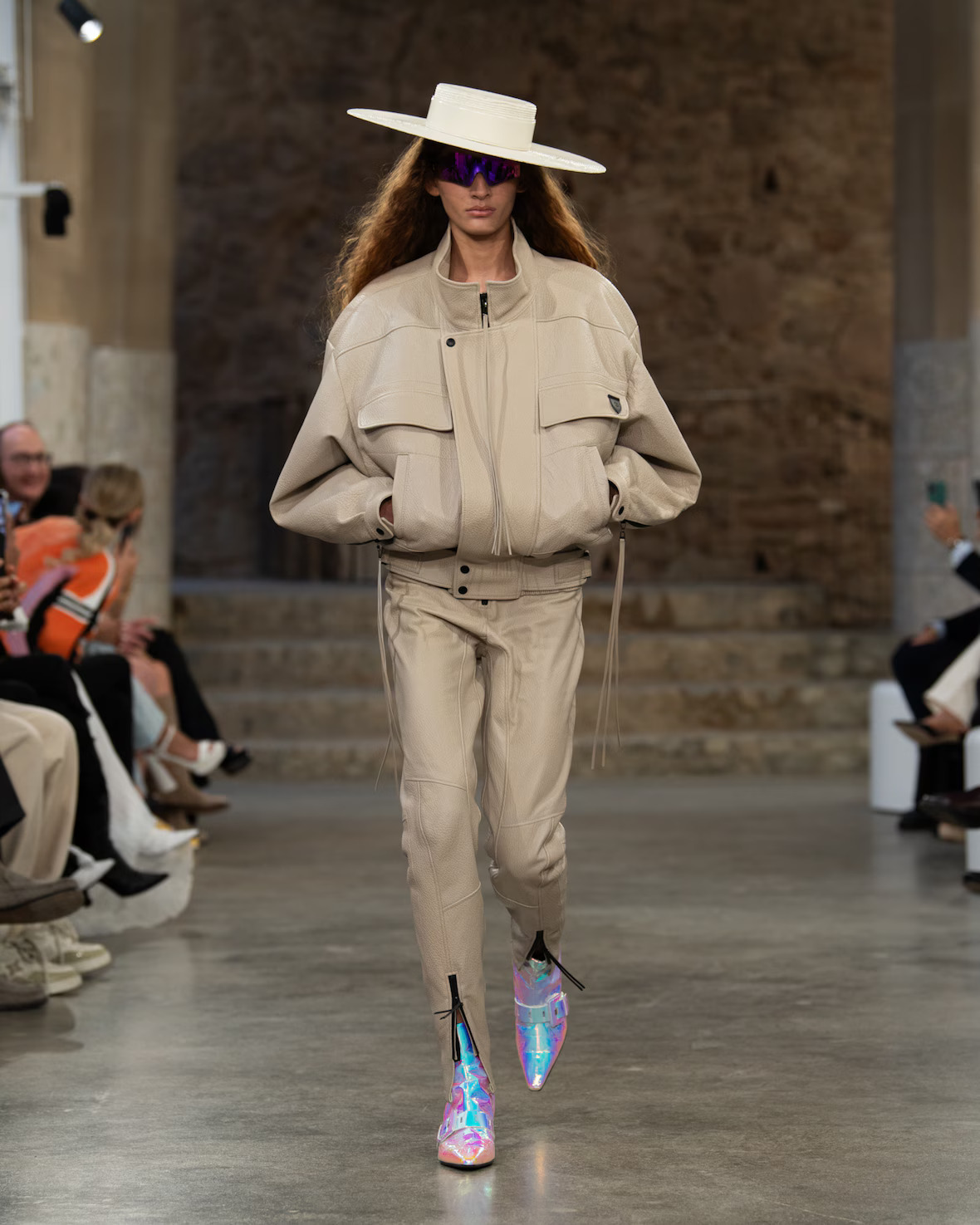 WOMEN_CRUISE25_SHOW_RUNWAY_LOOKS_LVCOM_1600x2000_DII_02_55_11zon