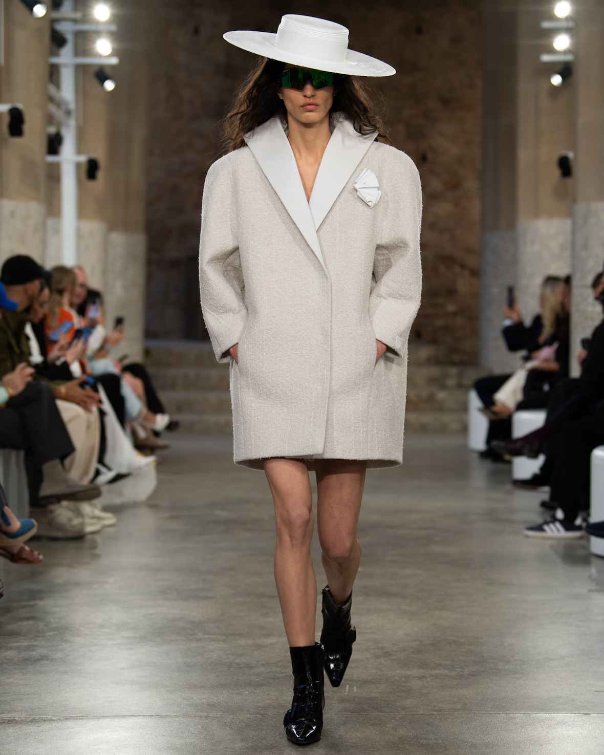 WOMEN_CRUISE25_SHOW_RUNWAY_LOOKS_LVCOM_1600x2000_DII_03_54_11zon