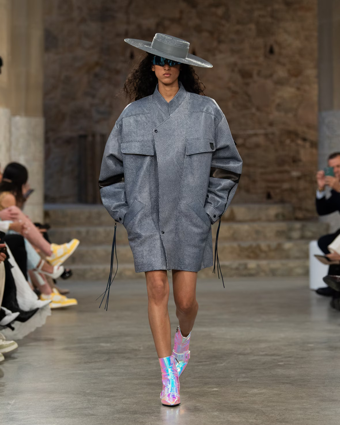 WOMEN_CRUISE25_SHOW_RUNWAY_LOOKS_LVCOM_1600x2000_DII_08_42_11zon