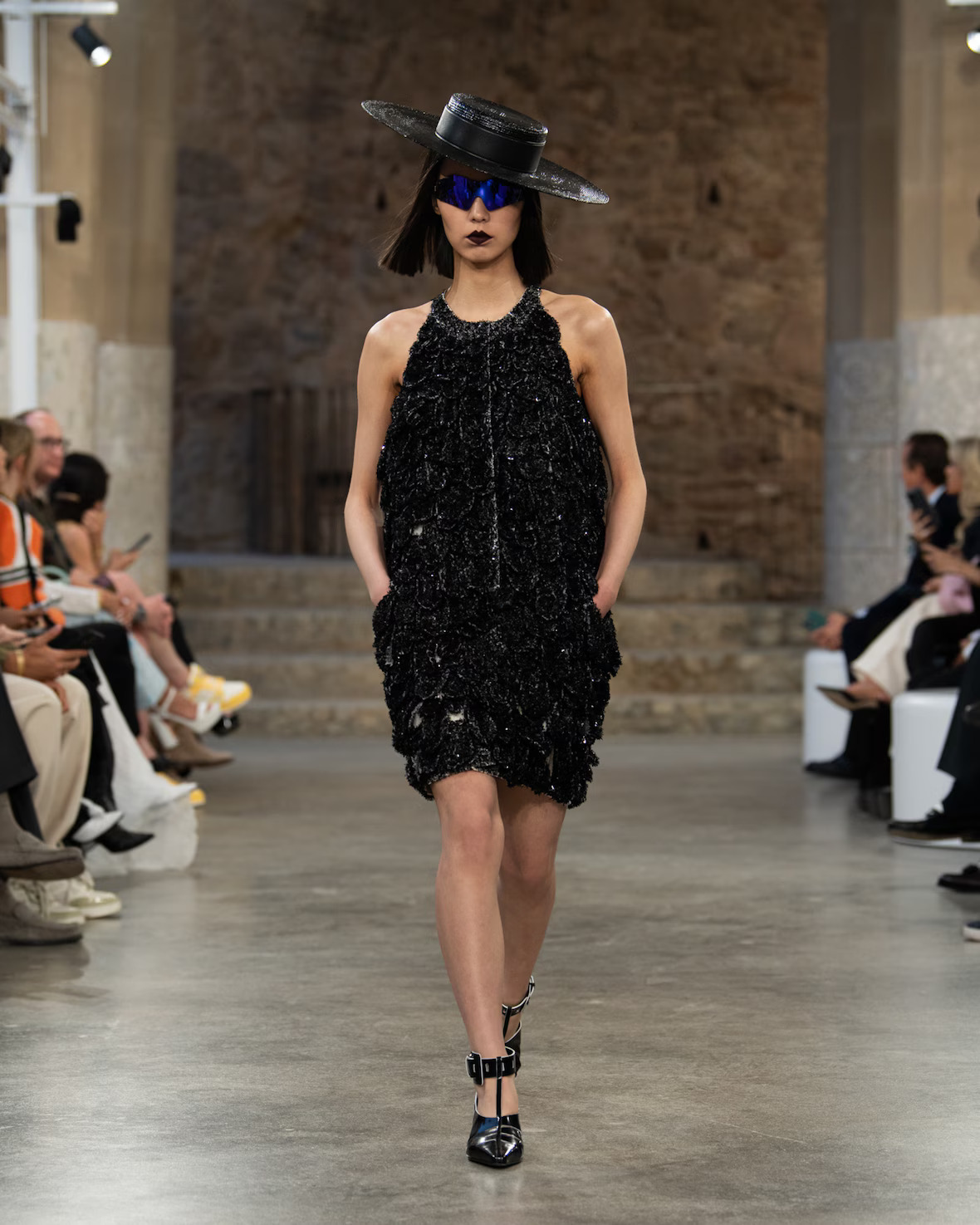 WOMEN_CRUISE25_SHOW_RUNWAY_LOOKS_LVCOM_1600x2000_DII_09_43_11zon