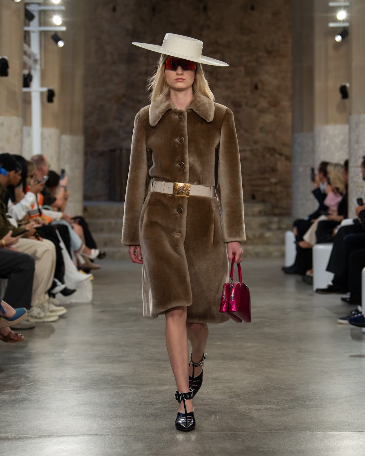 WOMEN_CRUISE25_SHOW_RUNWAY_LOOKS_LVCOM_1600x2000_DII_16_34_11zon