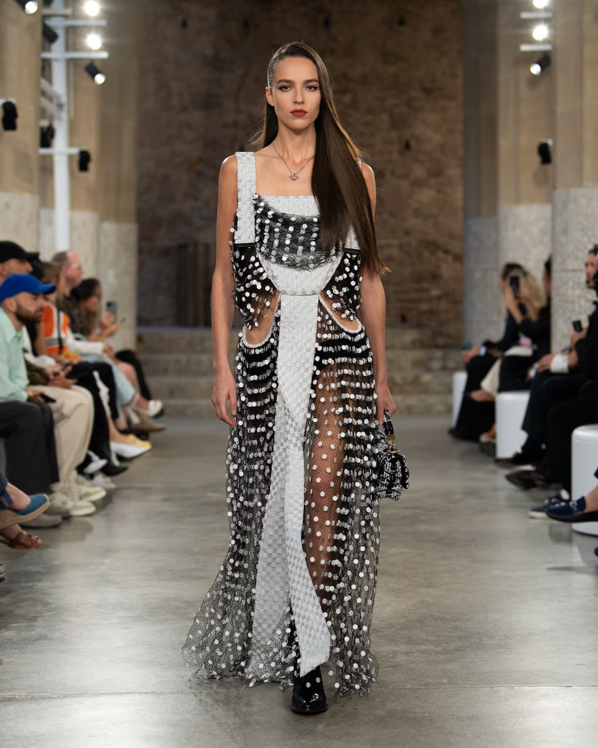 WOMEN_CRUISE25_SHOW_RUNWAY_LOOKS_LVCOM_1600x2000_DII_22_40_11zon