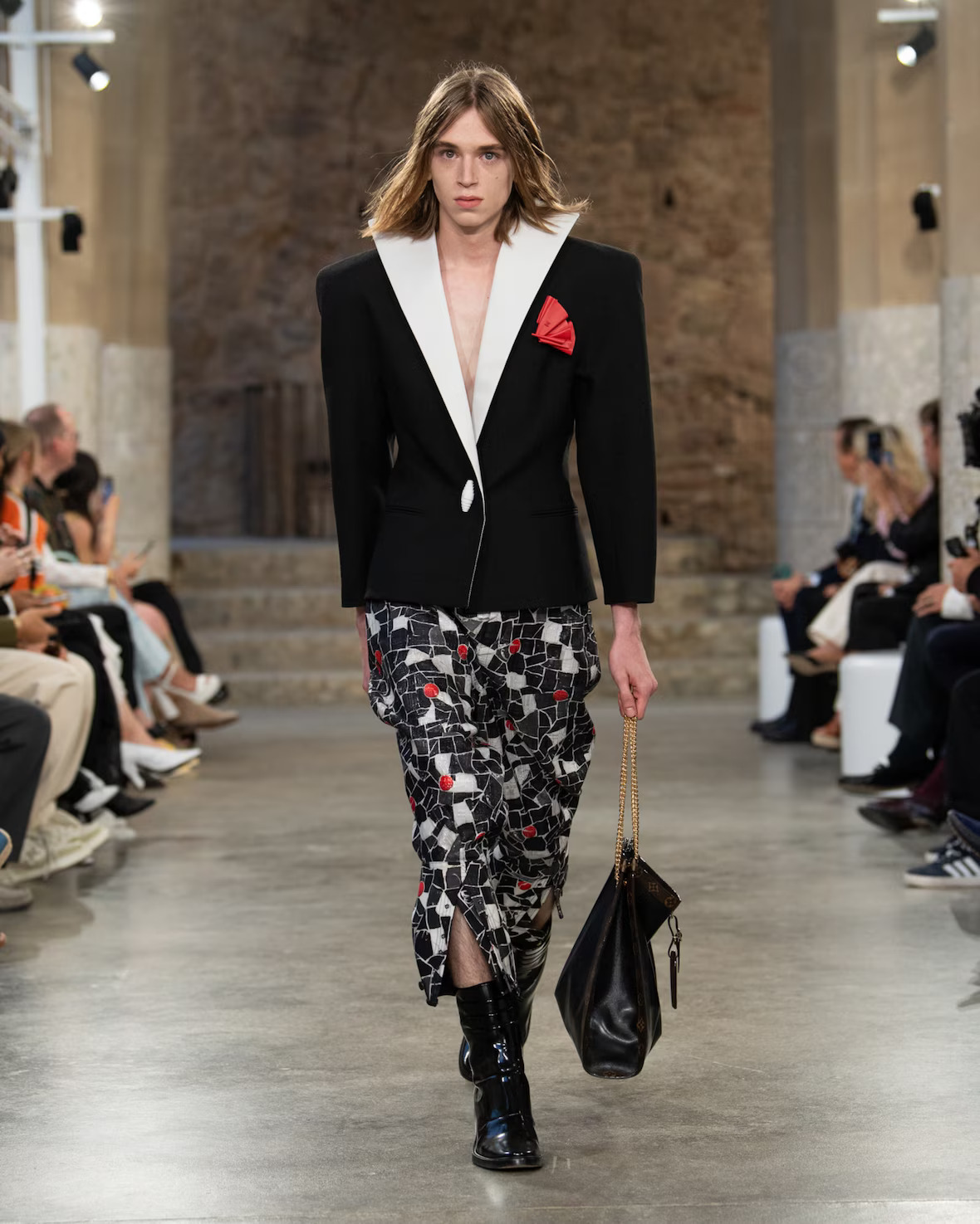WOMEN_CRUISE25_SHOW_RUNWAY_LOOKS_LVCOM_1600x2000_DII_25_27_11zon