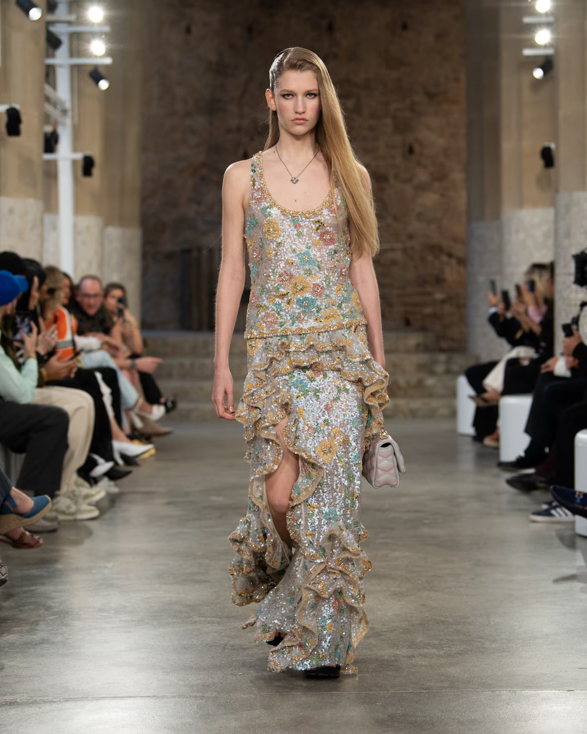 WOMEN_CRUISE25_SHOW_RUNWAY_LOOKS_LVCOM_1600x2000_DII_28_30_11zon