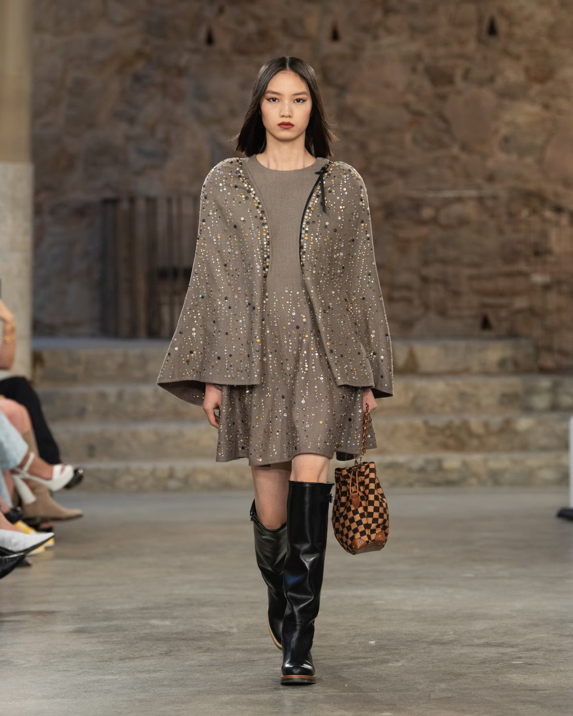 WOMEN_CRUISE25_SHOW_RUNWAY_LOOKS_LVCOM_1600x2000_DII_31_33_11zon
