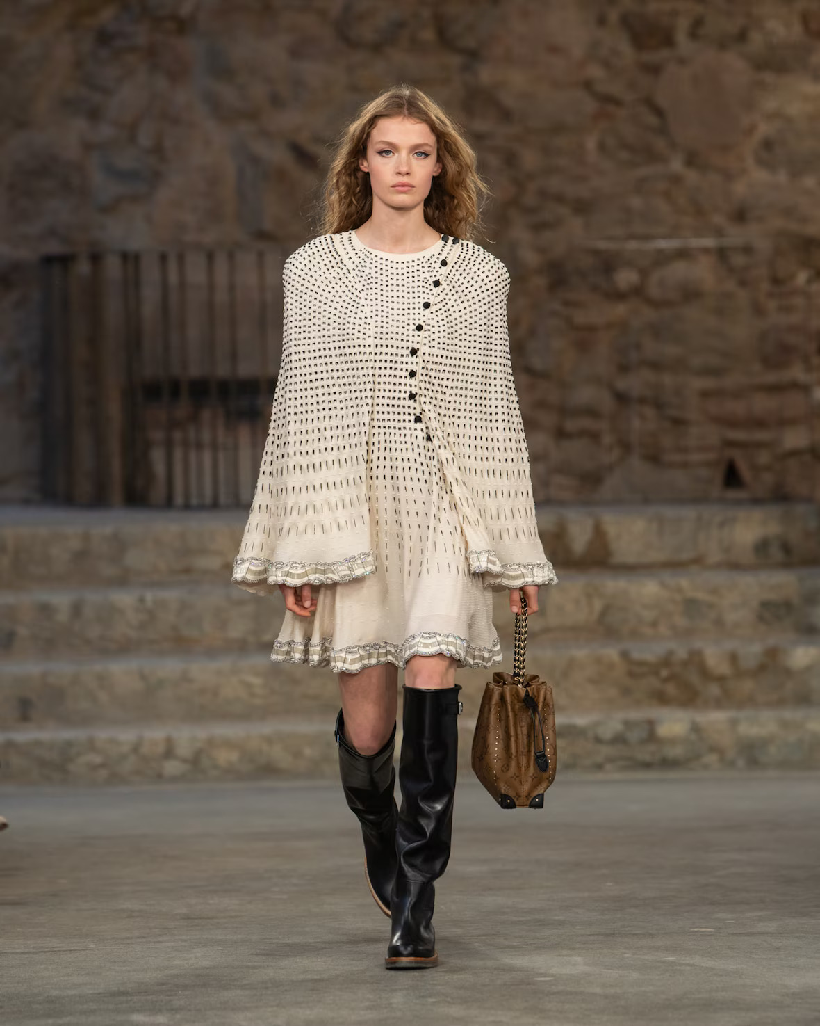 WOMEN_CRUISE25_SHOW_RUNWAY_LOOKS_LVCOM_1600x2000_DII_32_16_11zon