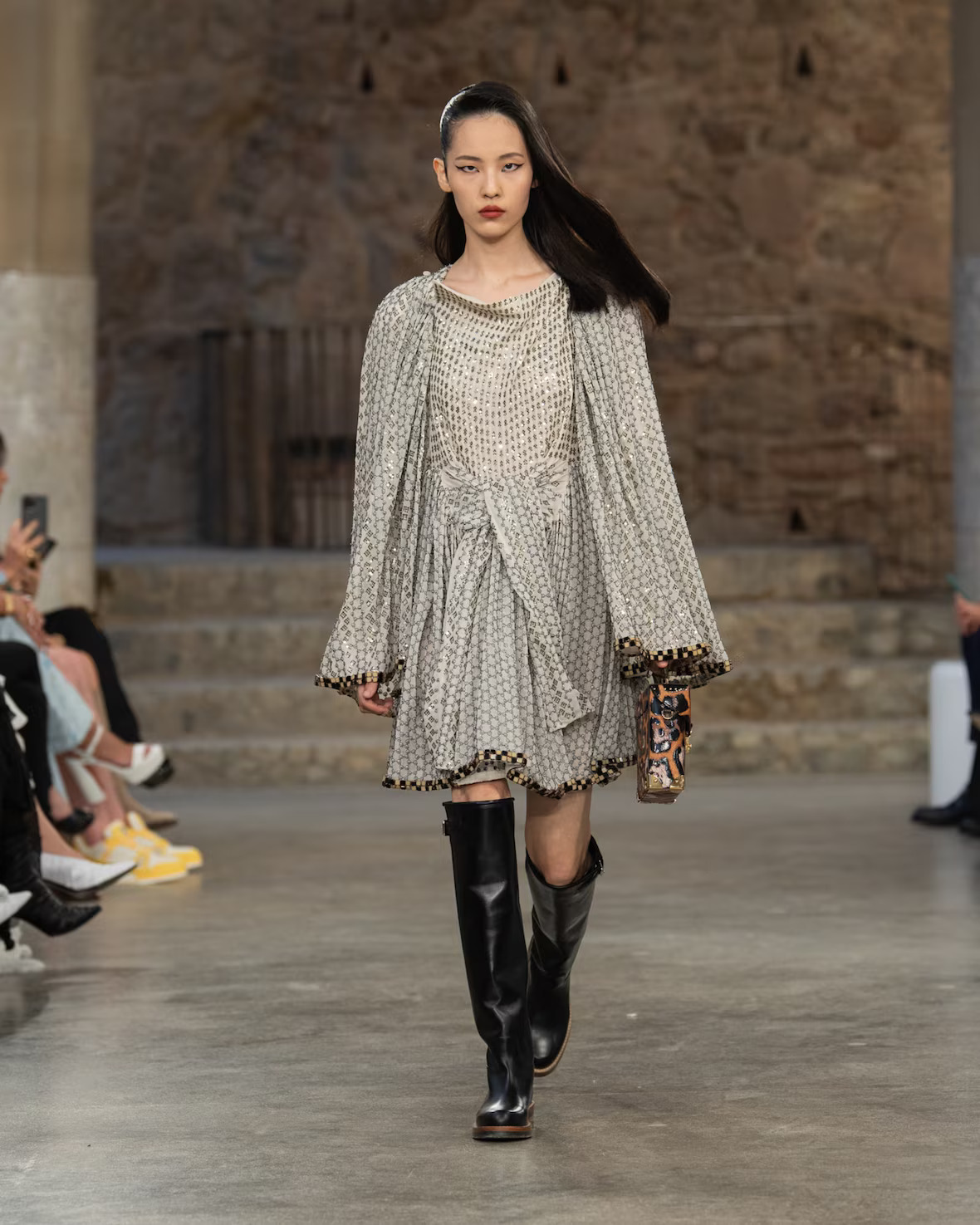 WOMEN_CRUISE25_SHOW_RUNWAY_LOOKS_LVCOM_1600x2000_DII_33_17_11zon