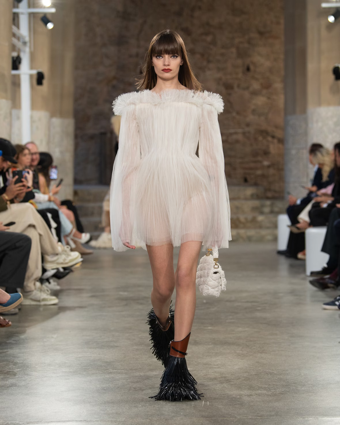 WOMEN_CRUISE25_SHOW_RUNWAY_LOOKS_LVCOM_1600x2000_DII_36_20_11zon