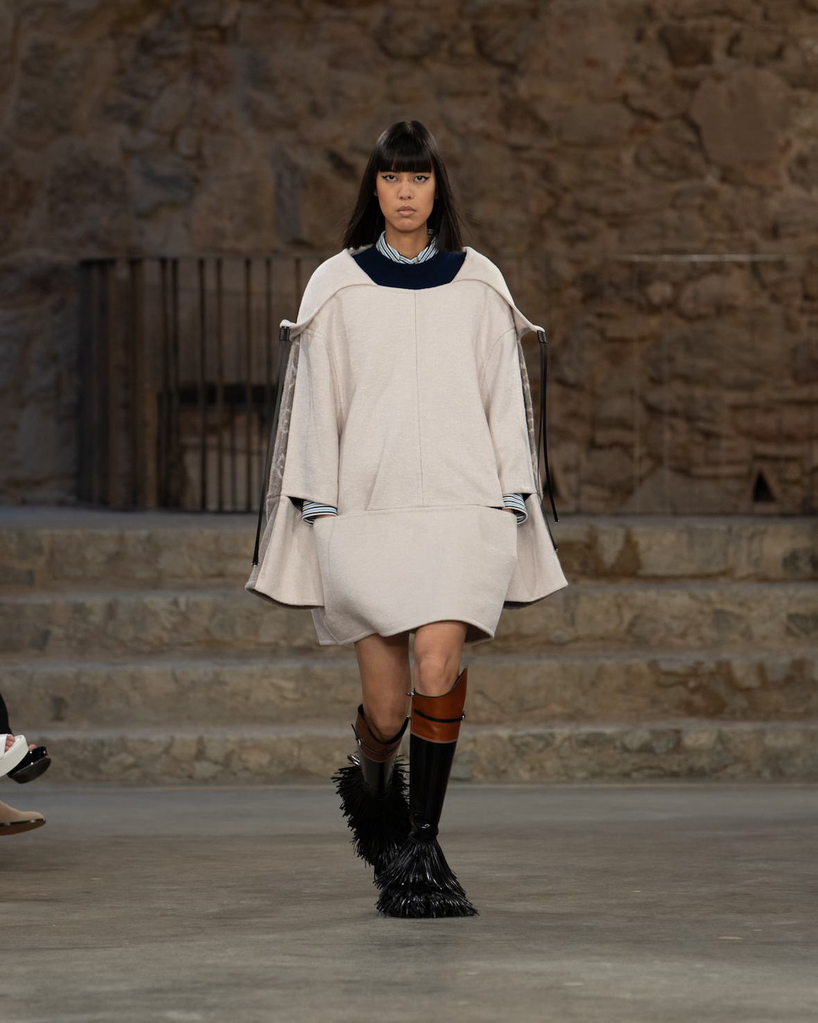 WOMEN_CRUISE25_SHOW_RUNWAY_LOOKS_LVCOM_1600x2000_DII_37_21_11zon