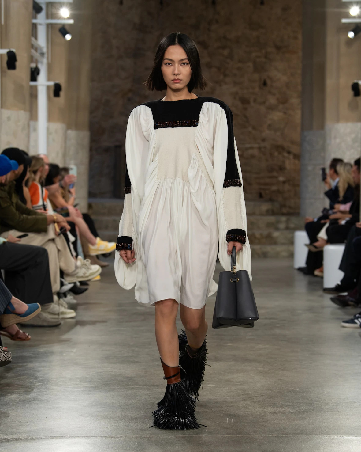 WOMEN_CRUISE25_SHOW_RUNWAY_LOOKS_LVCOM_1600x2000_DII_40_7_11zon