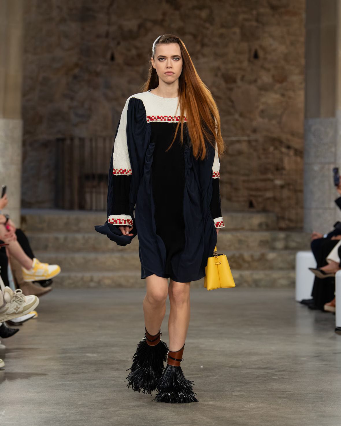 WOMEN_CRUISE25_SHOW_RUNWAY_LOOKS_LVCOM_1600x2000_DII_41_8_11zon