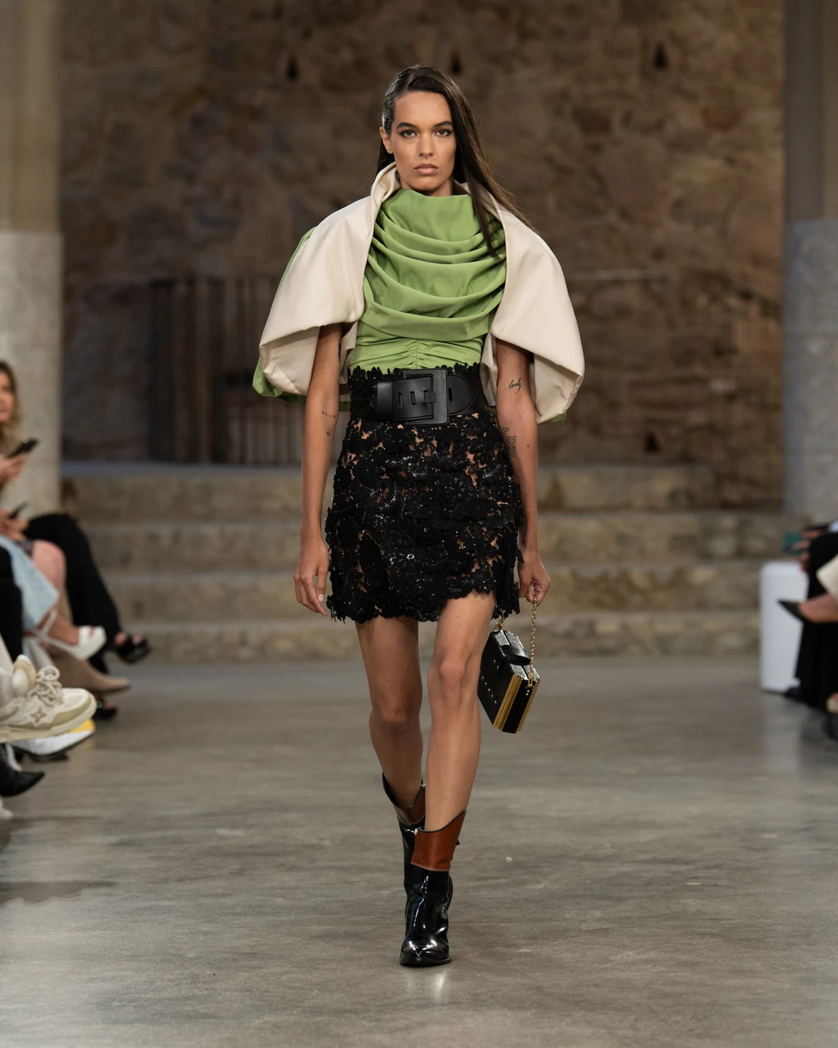 WOMEN_CRUISE25_SHOW_RUNWAY_LOOKS_LVCOM_1600x2000_DII_51_5_11zon