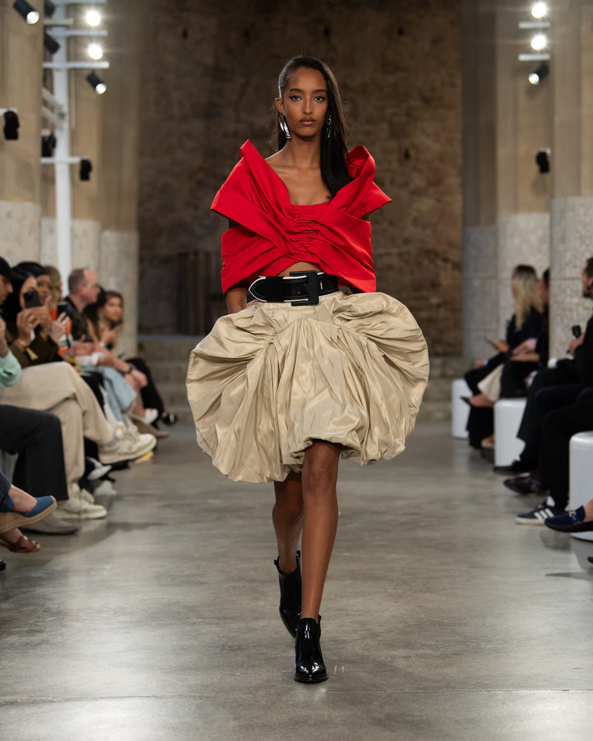 WOMEN_CRUISE25_SHOW_RUNWAY_LOOKS_LVCOM_1600x2000_DII_53_13_11zon