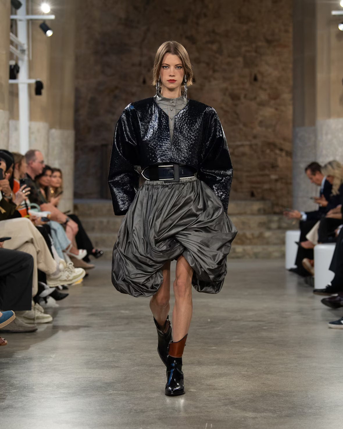 WOMEN_CRUISE25_SHOW_RUNWAY_LOOKS_LVCOM_1600x2000_DII_54_15_11zon