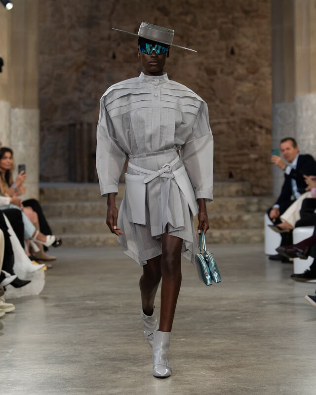 WOMEN_CRUISE25_SHOW_RUNWAY_LOOKS_LVCOM_1600x2000_DII_06_51_11zon
