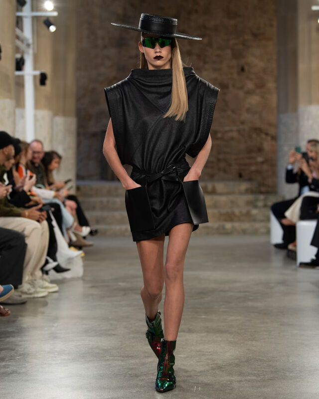 WOMEN_CRUISE25_SHOW_RUNWAY_LOOKS_LVCOM_1600x2000_DII_12_46_11zon