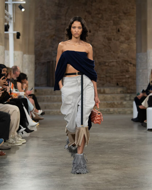 WOMEN_CRUISE25_SHOW_RUNWAY_LOOKS_LVCOM_1600x2000_DII_19_37_11zon
