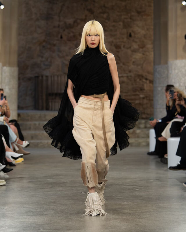 WOMEN_CRUISE25_SHOW_RUNWAY_LOOKS_LVCOM_1600x2000_DII_20_38_11zon