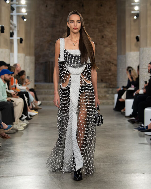WOMEN_CRUISE25_SHOW_RUNWAY_LOOKS_LVCOM_1600x2000_DII_22_40_11zon