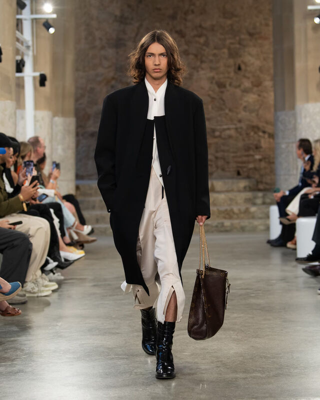 WOMEN_CRUISE25_SHOW_RUNWAY_LOOKS_LVCOM_1600x2000_DII_24_26_11zon