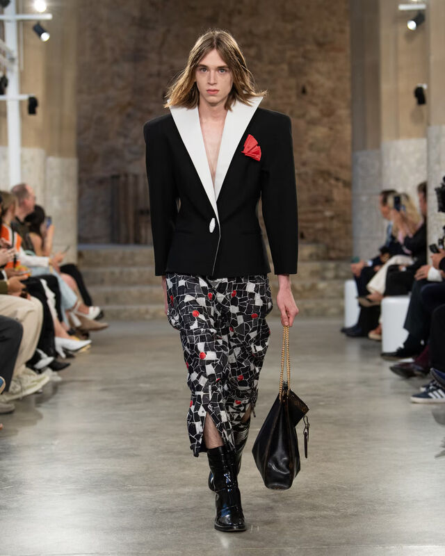 WOMEN_CRUISE25_SHOW_RUNWAY_LOOKS_LVCOM_1600x2000_DII_25_27_11zon