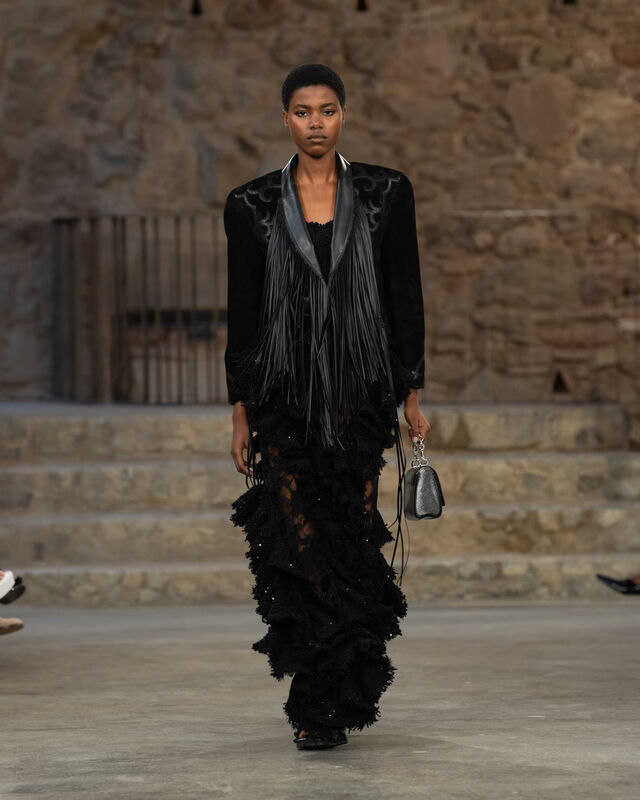 WOMEN_CRUISE25_SHOW_RUNWAY_LOOKS_LVCOM_1600x2000_DII_29_31_11zon