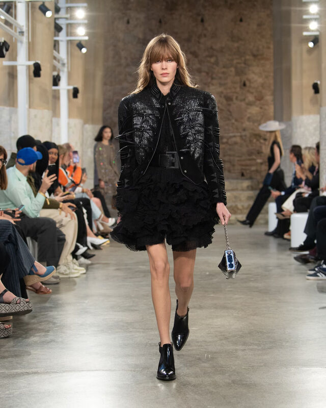 WOMEN_CRUISE25_SHOW_RUNWAY_LOOKS_LVCOM_1600x2000_DII_30_32_11zon