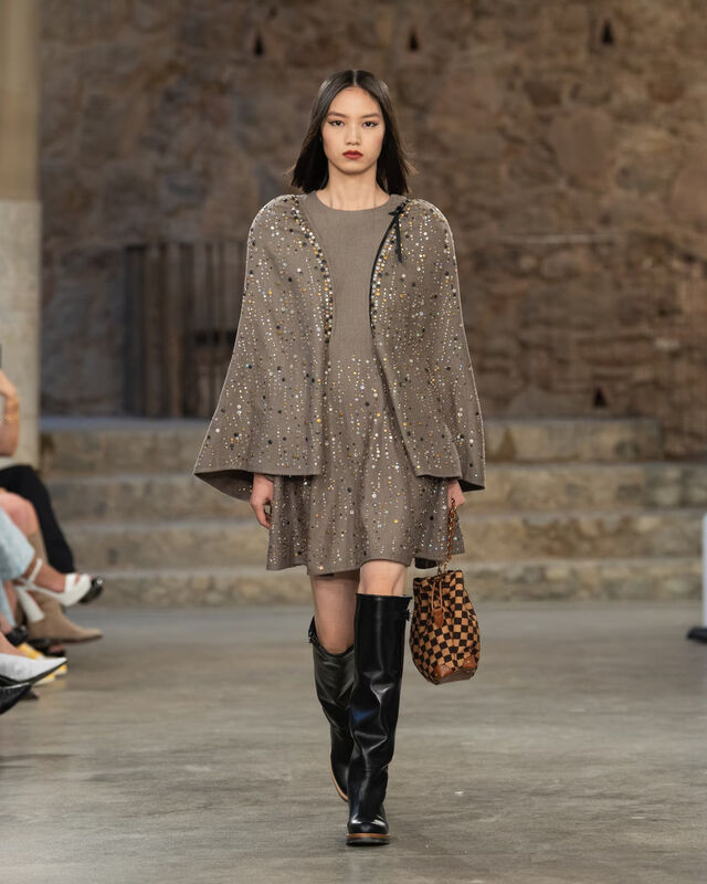 WOMEN_CRUISE25_SHOW_RUNWAY_LOOKS_LVCOM_1600x2000_DII_31_33_11zon