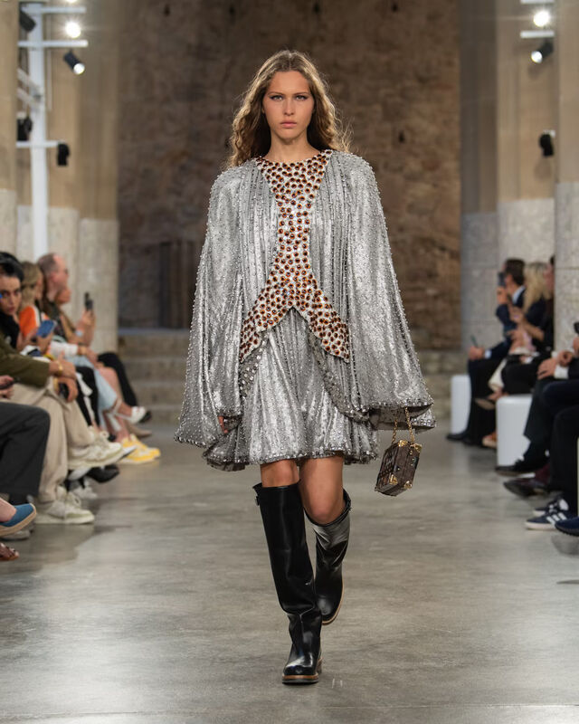 WOMEN_CRUISE25_SHOW_RUNWAY_LOOKS_LVCOM_1600x2000_DII_34_18_11zon