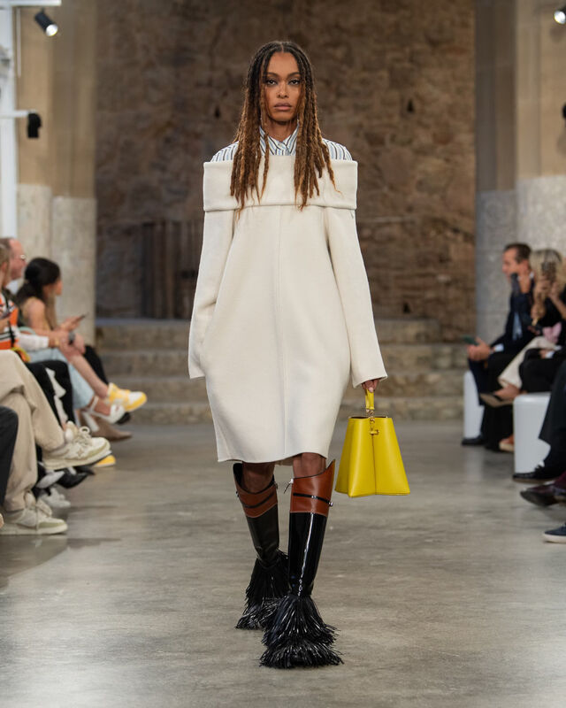WOMEN_CRUISE25_SHOW_RUNWAY_LOOKS_LVCOM_1600x2000_DII_38_22_11zon