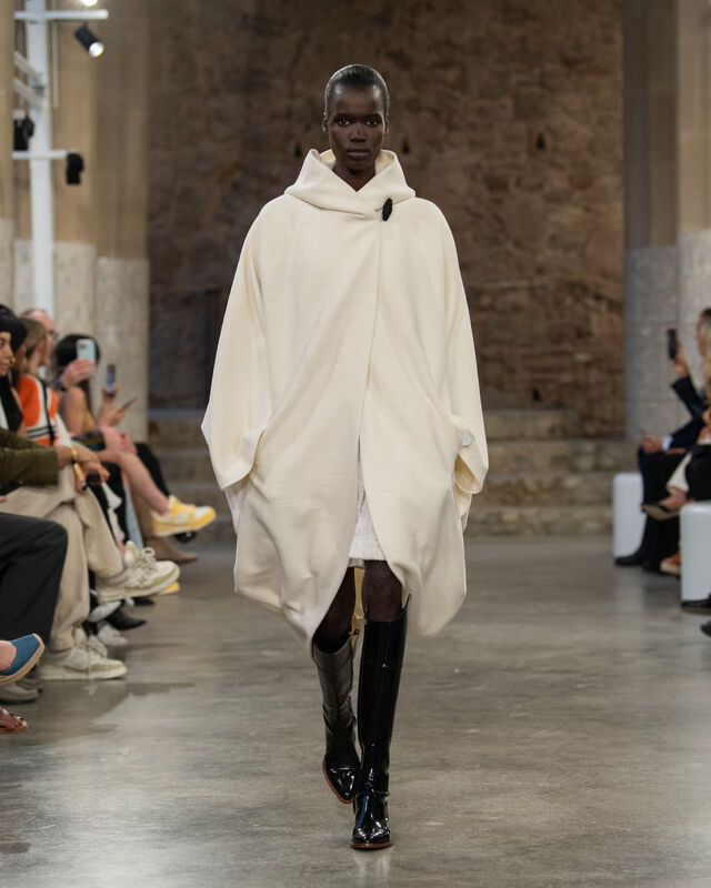 WOMEN_CRUISE25_SHOW_RUNWAY_LOOKS_LVCOM_1600x2000_DII_39_23_11zon