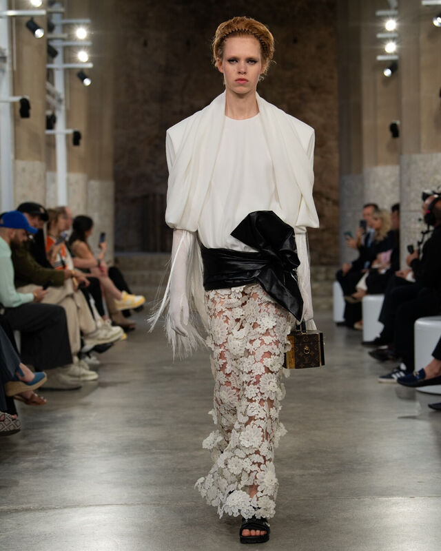 WOMEN_CRUISE25_SHOW_RUNWAY_LOOKS_LVCOM_1600x2000_DII_42_9_11zon