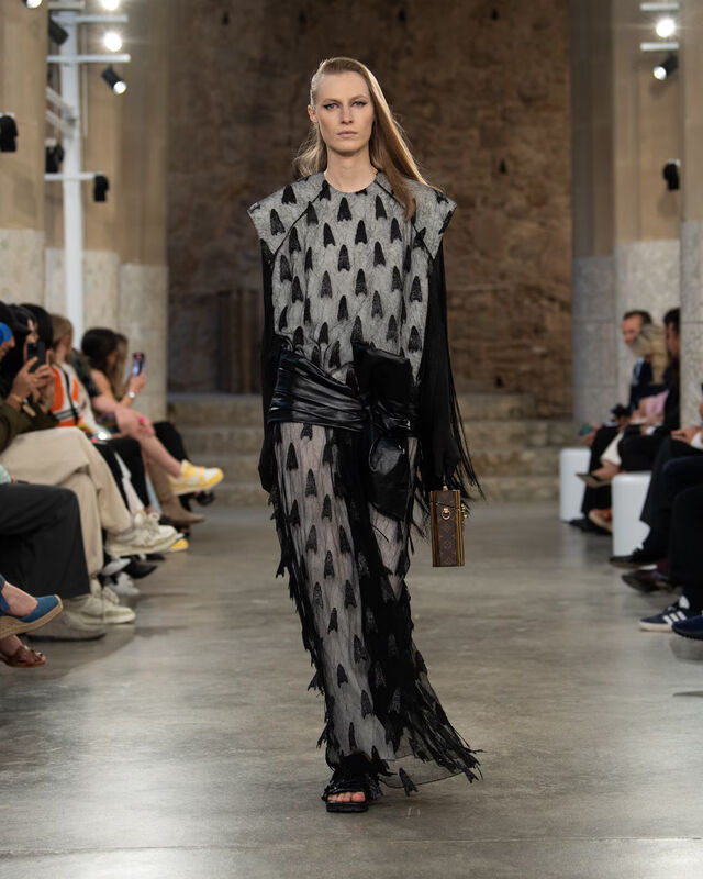 WOMEN_CRUISE25_SHOW_RUNWAY_LOOKS_LVCOM_1600x2000_DII_43_10_11zon