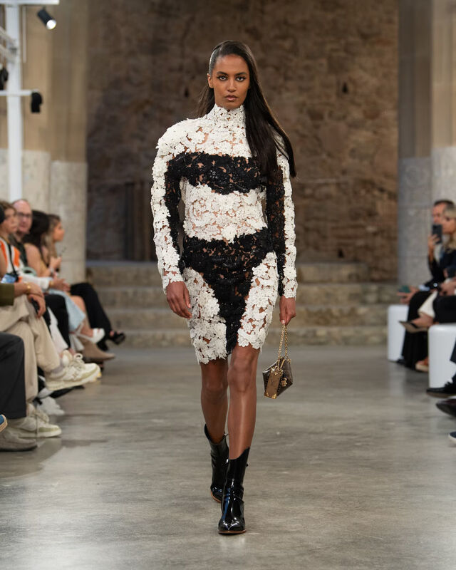 WOMEN_CRUISE25_SHOW_RUNWAY_LOOKS_LVCOM_1600x2000_DII_45_12_11zon